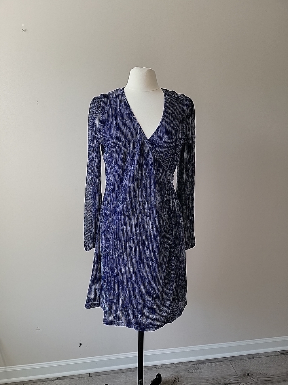 Molly Bracken blue shimmery wrap dress V-neckline long sleeves, Size M EUC